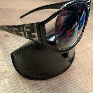 Fendi sunglasses 😎